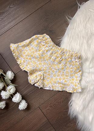 Білі бавовняні шорти на резинці з рюшами з дрібними жовтими квітами для дівчинки 1,5-2 роки 86 92 см