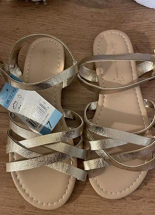 Золоті босоніжки ✨✨