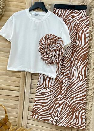 Красивий костюм для дівчинки