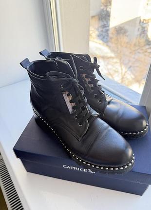 Женские ботинки