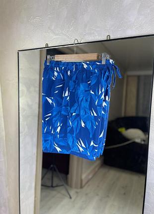 Шорти adidas graphic swim: легка технологічна тканина та яскравий принт