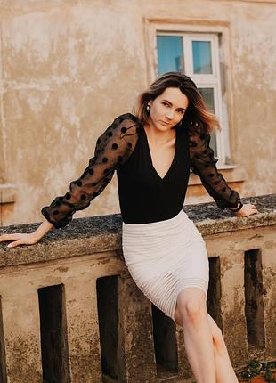 Біла спідниця