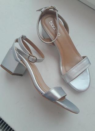 Босоножки 38р