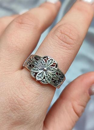Срібна каблучка квітка