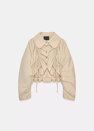 Короткая куртка-тренч со складками
