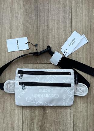 Сумка на пояс calvin klein jeans stack logo waist bag
