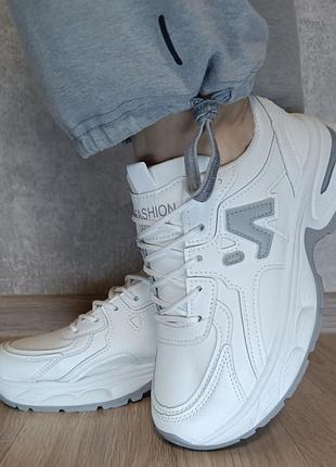 Женские кроссовки весенне -осенние