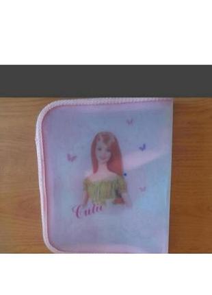 Лот из 2 единиц 
кейс , папка на документи ноти, adam kids, 
и папка,barbie для тетрадей пластик цена за все