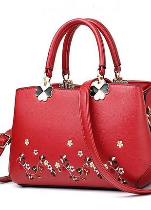 Женская сумочка с вышивкой красный