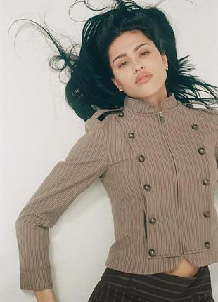 Приталений блейзер у смужку