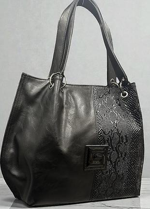 Жіноча містка чорна сумка