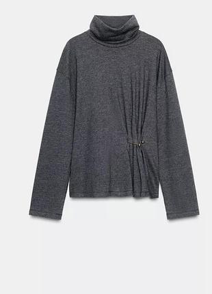 Новый стильный джемпер с горлом с декором 50 р zara