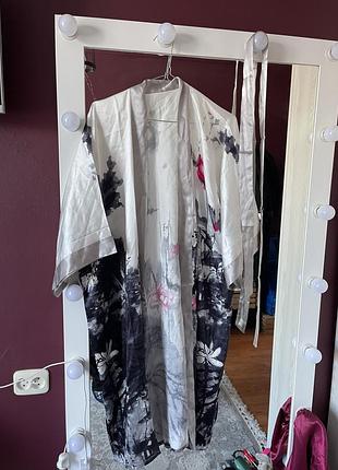 Шовковий халат кімоно з візерунками