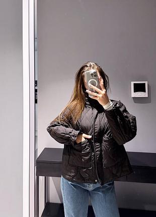 Легенька куртка zara чорного кольору