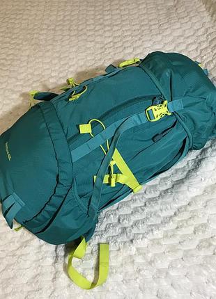 Міцний туристичний рюкзак об'ємом 40 літрів від mountain warehouse.