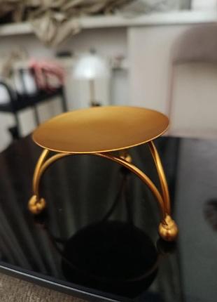 Металлическая подставка для свечи