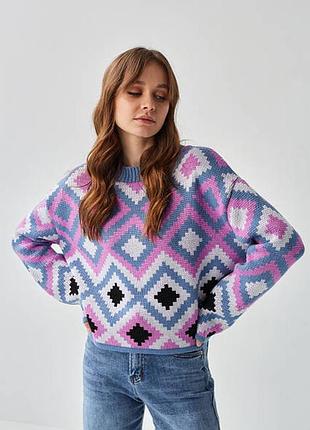 Свитер с геометрическим орнаментом от кружева.