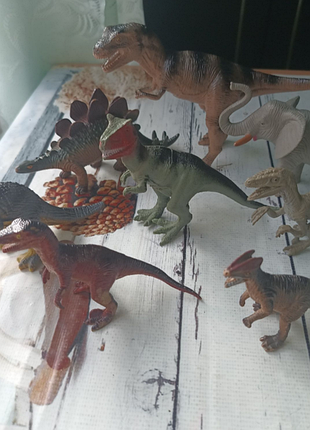 Фигурки динозавров и слон 8 шт