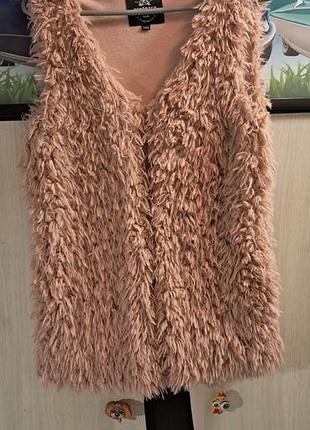 Безрукавка, жилетка в персикових тонах в стилі тедді для дівчинки на 10-11 років, зріст 140-146 см.