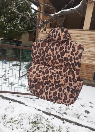Бомбезна стильна   брендова жилетка  бомпер   .швейцарія ..