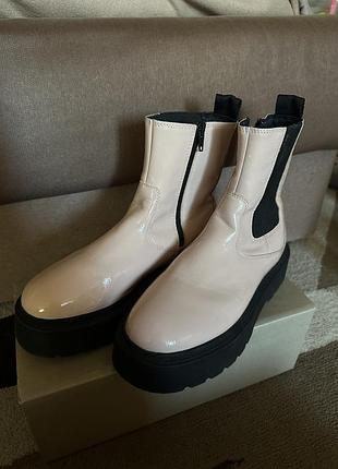 Ботинки zara,у блідно рожевому кольорі,37 розмір