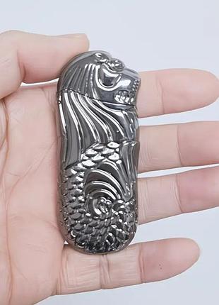 Металлический чехол «лев» с зажигалкой big j25 (зажигалка в комплекте) цвет - черный, вороненный арт. 08058