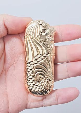 Металлический чехол «лев» с зажигалкой big j25 (зажигалка в комплекте) цвет - золотой арт. 08059