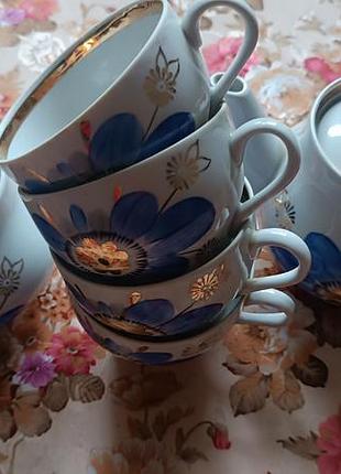 Фарфоровый сервис: 4 чашки, конфета, заварник советских времен.
