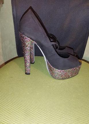 В продаже босоножки asos.39 гг,25 см по стельке, экозамш.платформа и каблуки бв один раз.,выс.подборов-13,5 см,высот.платформы-3,6 см