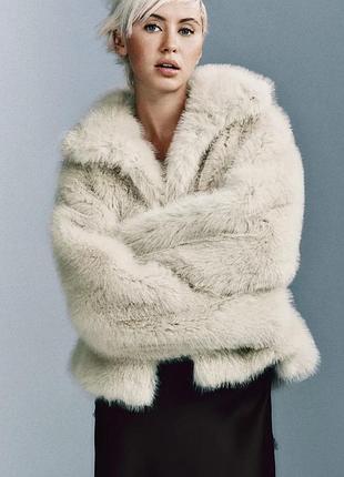 Світло-бежева коротка шуба zara