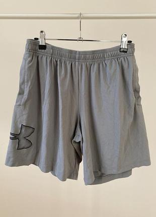 Мужские спортивные шорты under armour tech graphic short серого цвета.