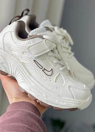 Дитячі кросівки на дівчинку