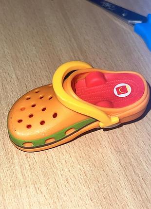 Брелок crocs mcdonalds колекційна іграшка бургер брелок крокс з макдональдсу
