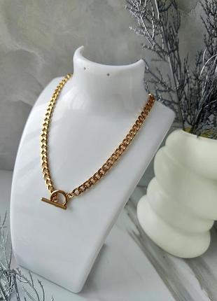 Масивне ланцюжкове кольє.
воно виконано в панцирному плетінні, з великими ланками.