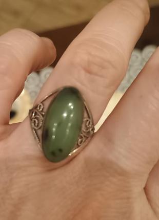Кільце з нефритом