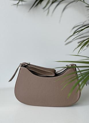 Коричнева сумка на плече