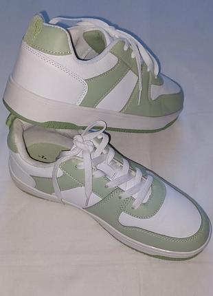 Женские кроссовки primark