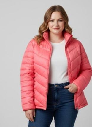 Яскрава коралова демісезонна куртка-пуховик janina curved, розмір 56-58