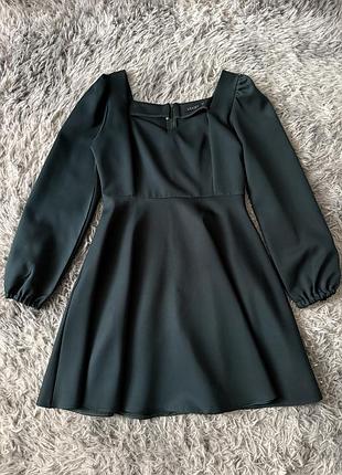 Коротка зелена сукня