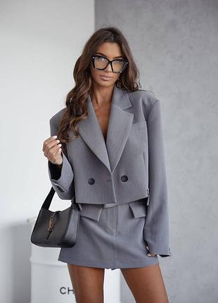 Женский костюм