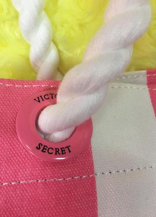 Дуже красива,яскрава,містка,двостороння сумочка victoria's secret3 фото