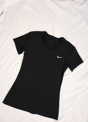 Спортивна футболка nike чорна розмір s