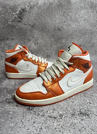Кросівки nike air jordan 1 mid se electro orange
