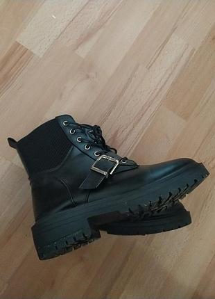 Женские ботинки
