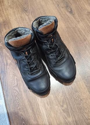 Продам детские кожаные зимние ботинки бренда nike