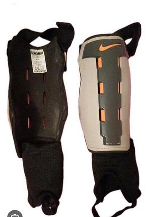 Футбольные щитки nike р.м