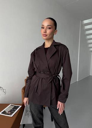 Вкорочений тренч на гудзиках з поясом з кишенями