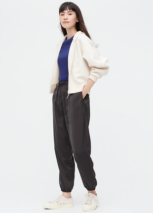 Новые черные штани uniqlo с сатина
