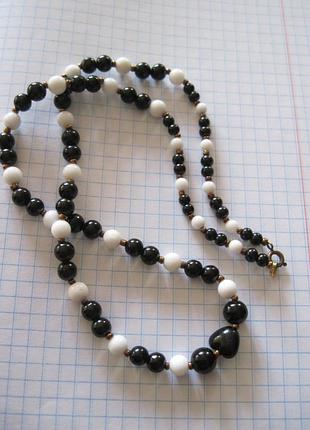 Бусы .ожерелье. черное и белое стекло.