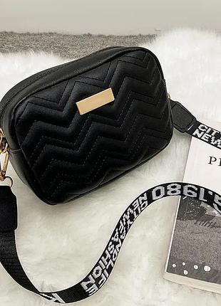 Стьобана міні-сумка "хвиля". жіноча кроссбоді на широкому ремені. (чорна/бежева/біла).